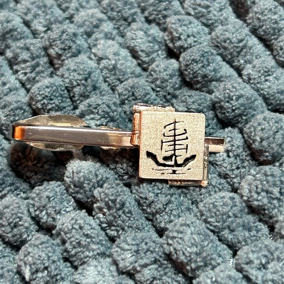 Shields Oriental Ship Cuff Links and Tie Clip - Picture 2 of 4